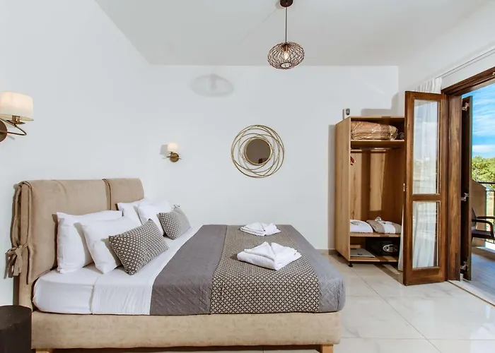 Deluxe 3* Chania (Crete)