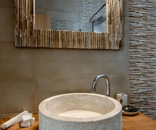 Deluxe 3* Chania (Crete)