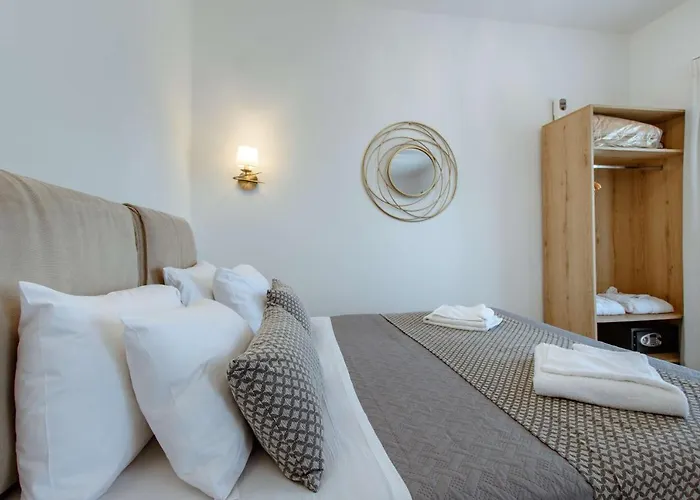 Deluxe 3* Chania (Crete)