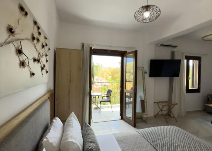 Deluxe 3* Chania (Crete)