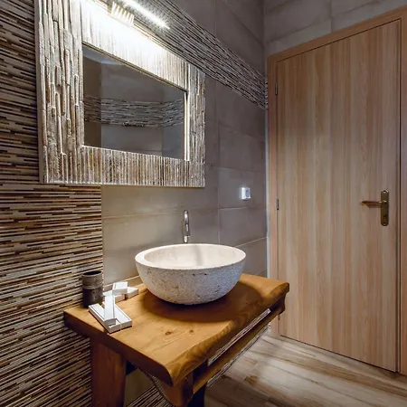 Deluxe Hotel 3*