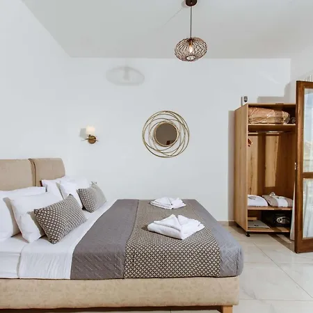 Deluxe 3* Chania (Crete)