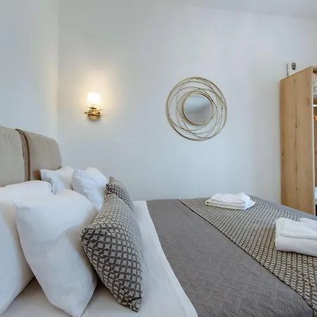 Deluxe 3* Chania (Crete)