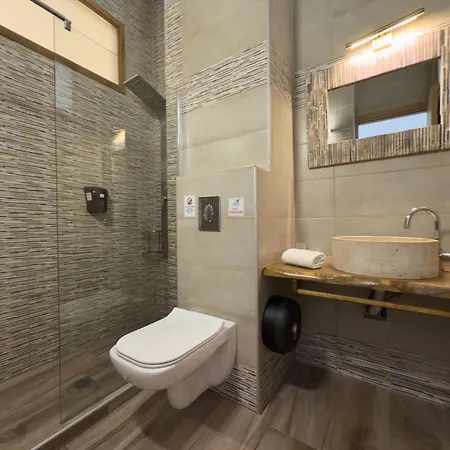 Deluxe Hotel