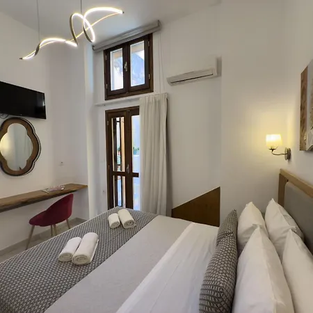 Deluxe 3* Chania (Crete)