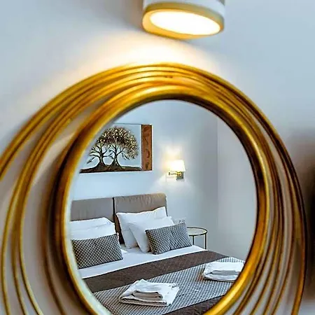 Hotel Deluxe