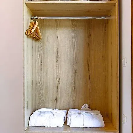 Deluxe Hotel