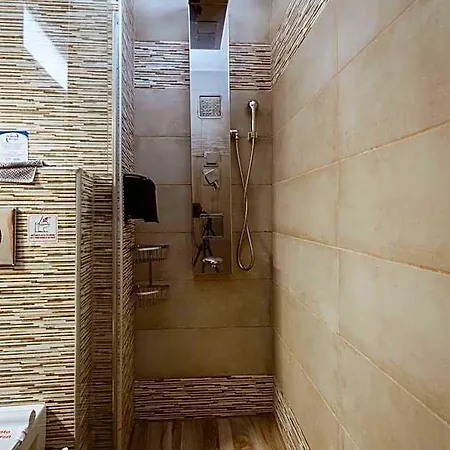 Deluxe Hotel