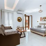 Deluxe Hotell 3*