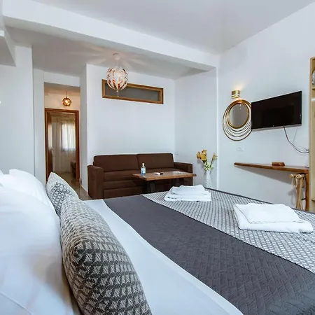 Deluxe Hotel La Canea