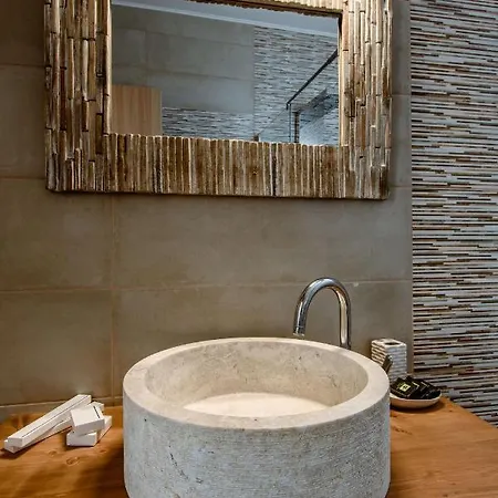 Deluxe 3* Chania (Crete)