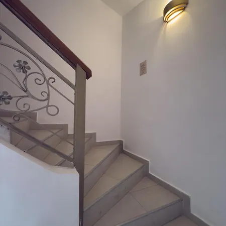 Deluxe 3* Chania (Crete)