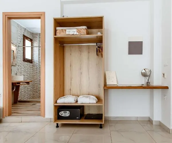 Deluxe Готель 3*