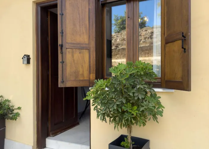 Deluxe Готель 3*